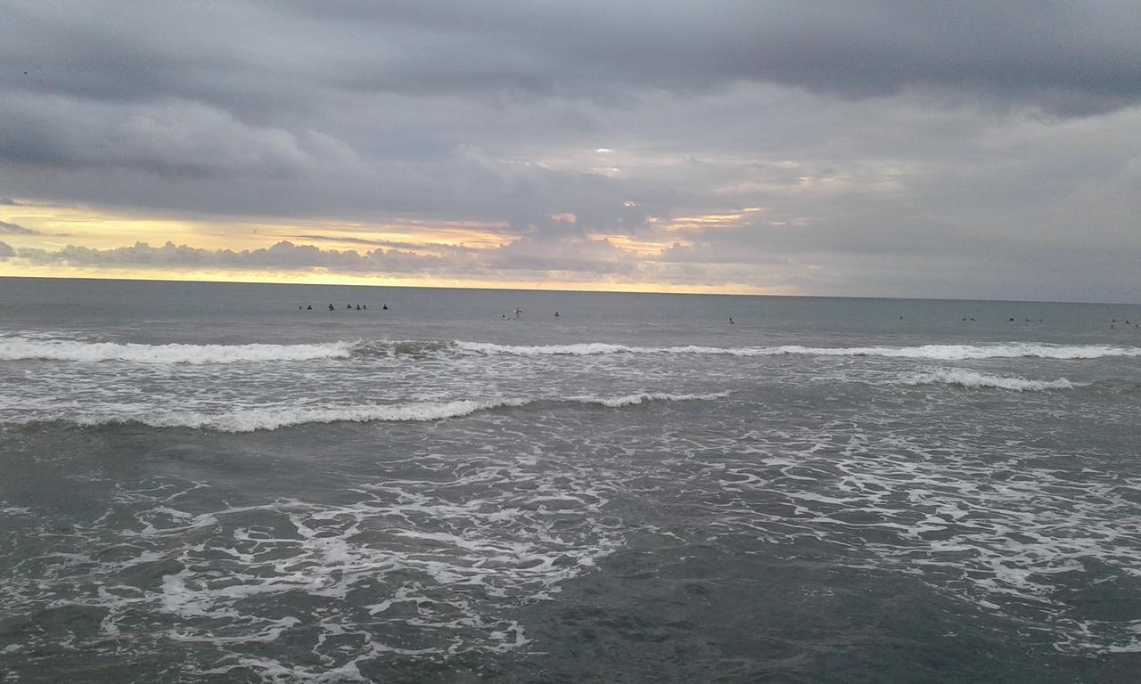 Repag Wayan Canggu Hostel Kuta Lombok Esterno foto